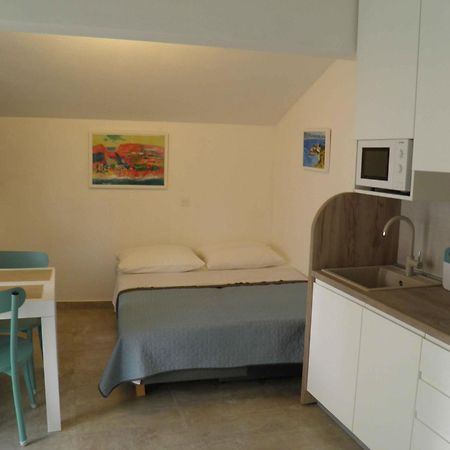 Apartments Marcic Bol Bagian luar foto