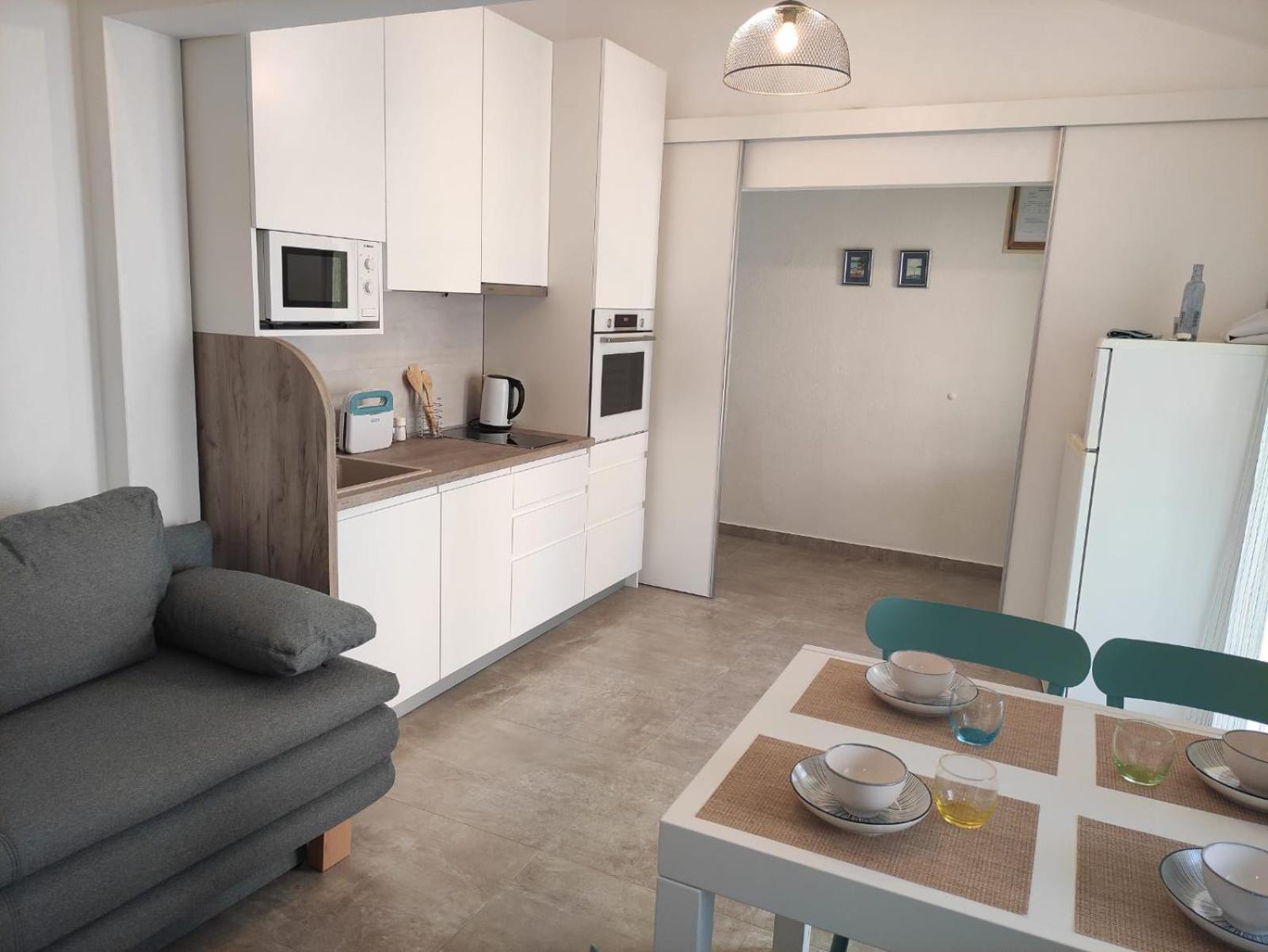 Apartments Marcic Bol Bagian luar foto