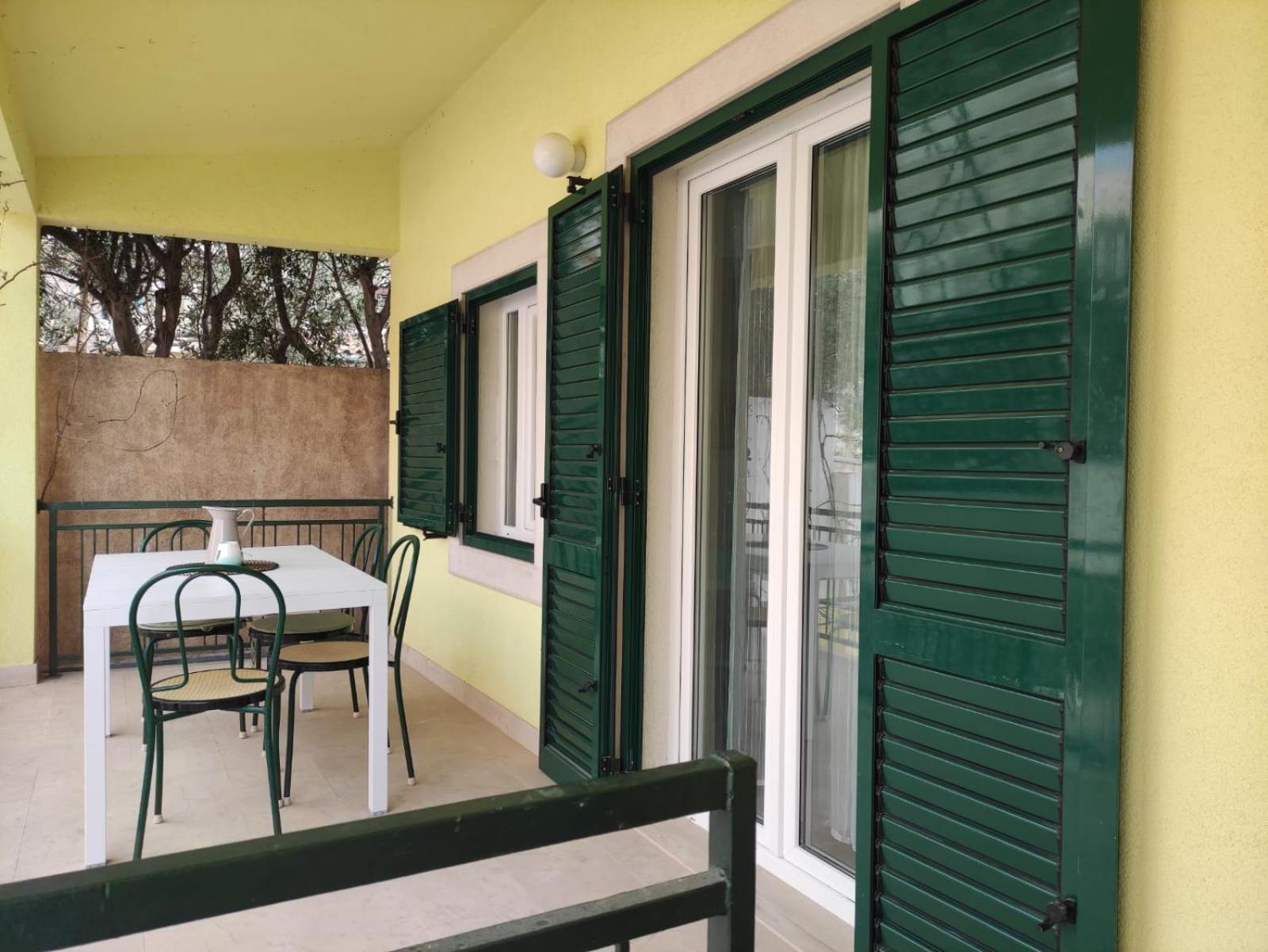 Apartments Marcic Bol Bagian luar foto