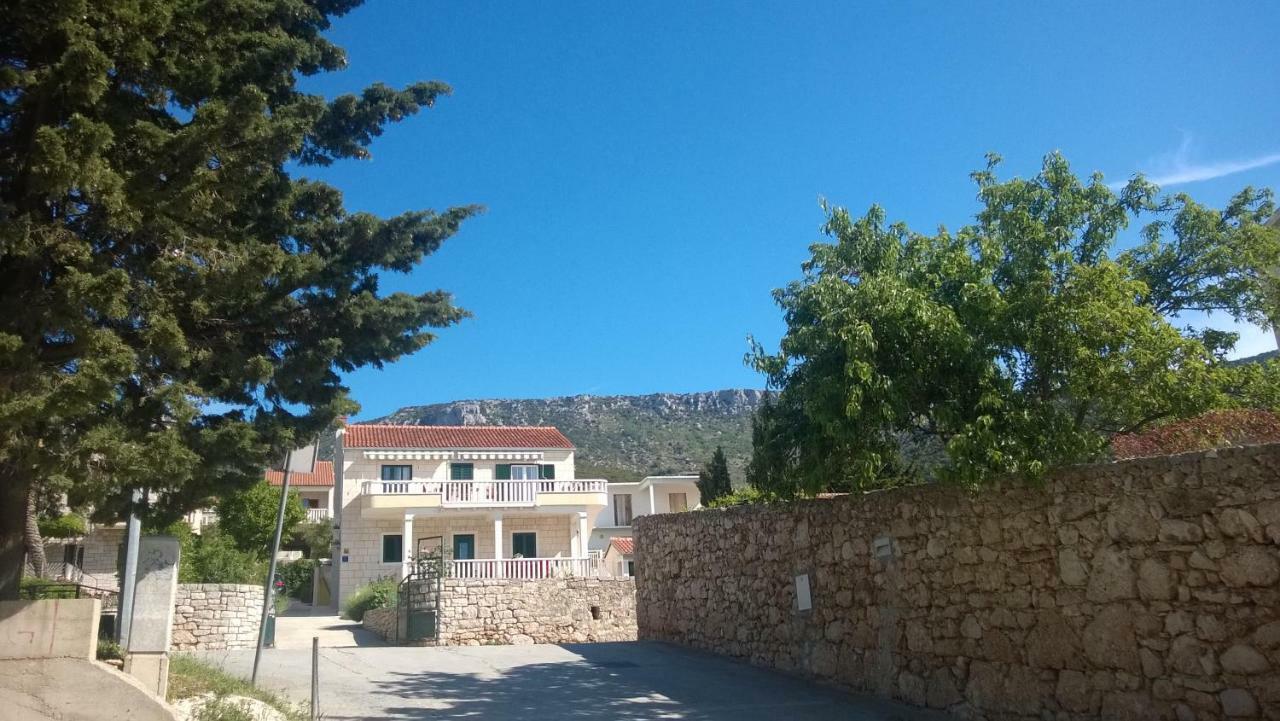 Apartments Marcic Bol Bagian luar foto