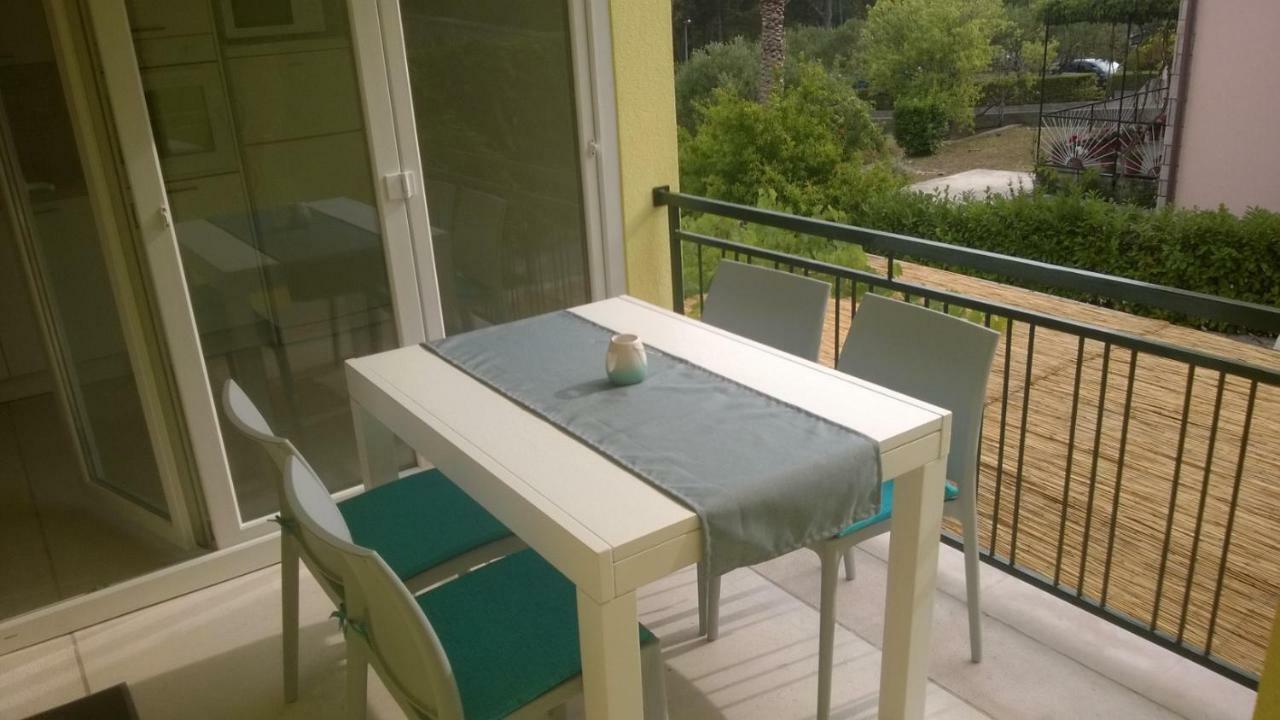 Apartments Marcic Bol Bagian luar foto