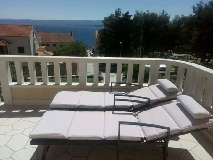 Apartments Marcic Bol Bagian luar foto