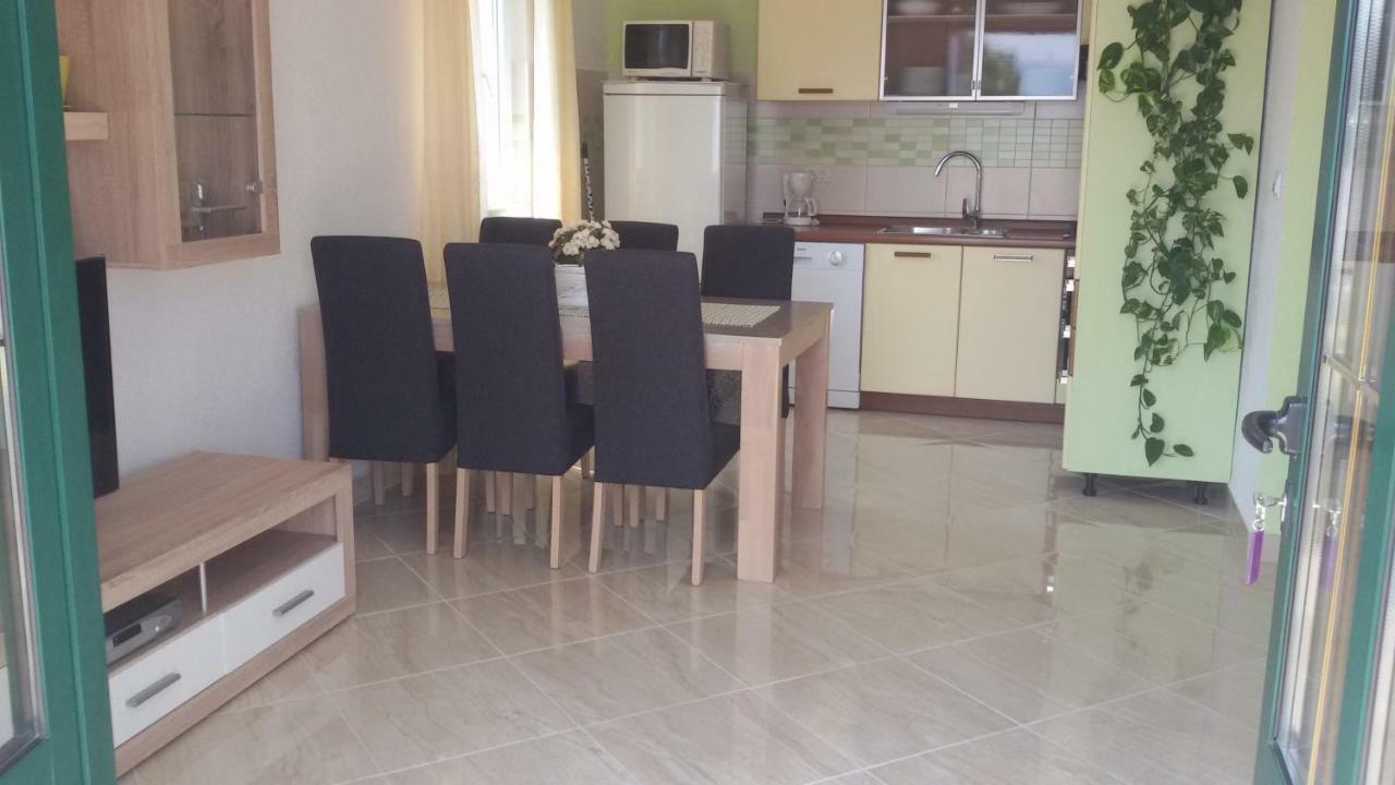 Apartments Marcic Bol Bagian luar foto