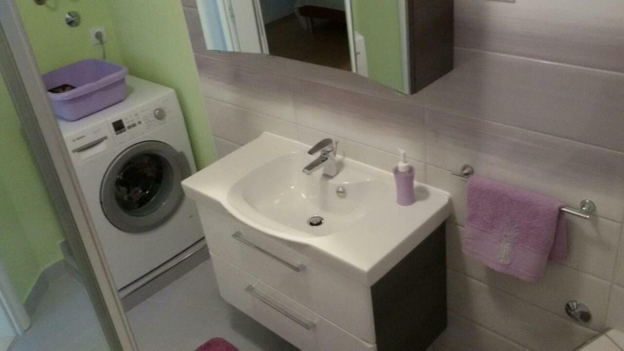 Apartments Marcic Bol Bagian luar foto