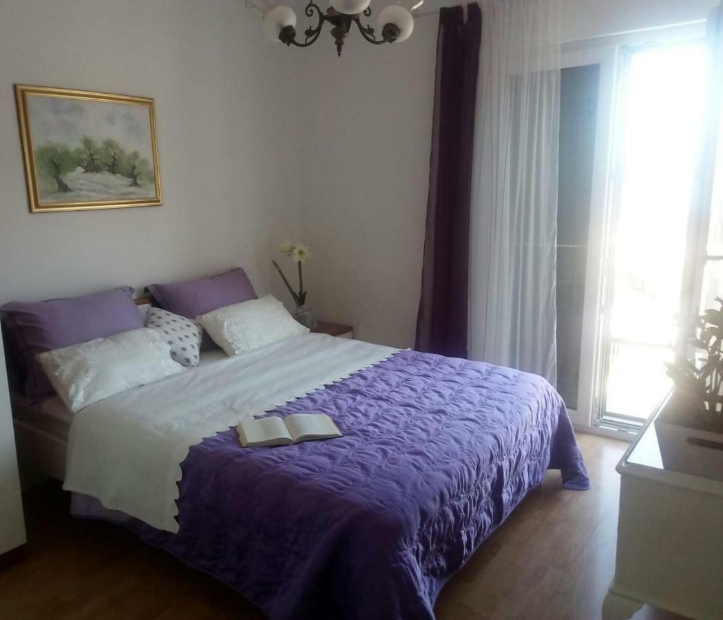 Apartments Marcic Bol Bagian luar foto