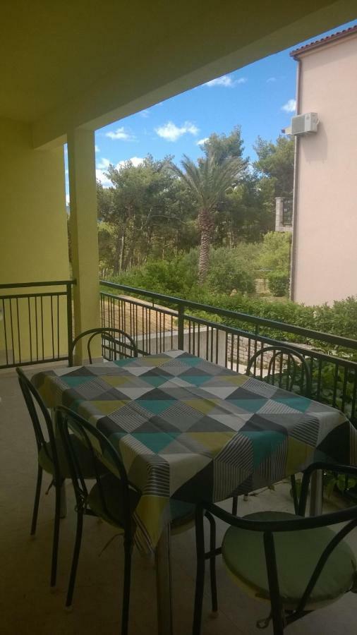 Apartments Marcic Bol Bagian luar foto
