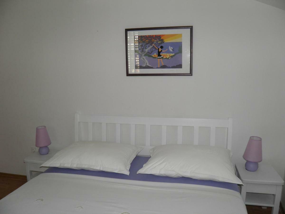 Apartments Marcic Bol Bagian luar foto